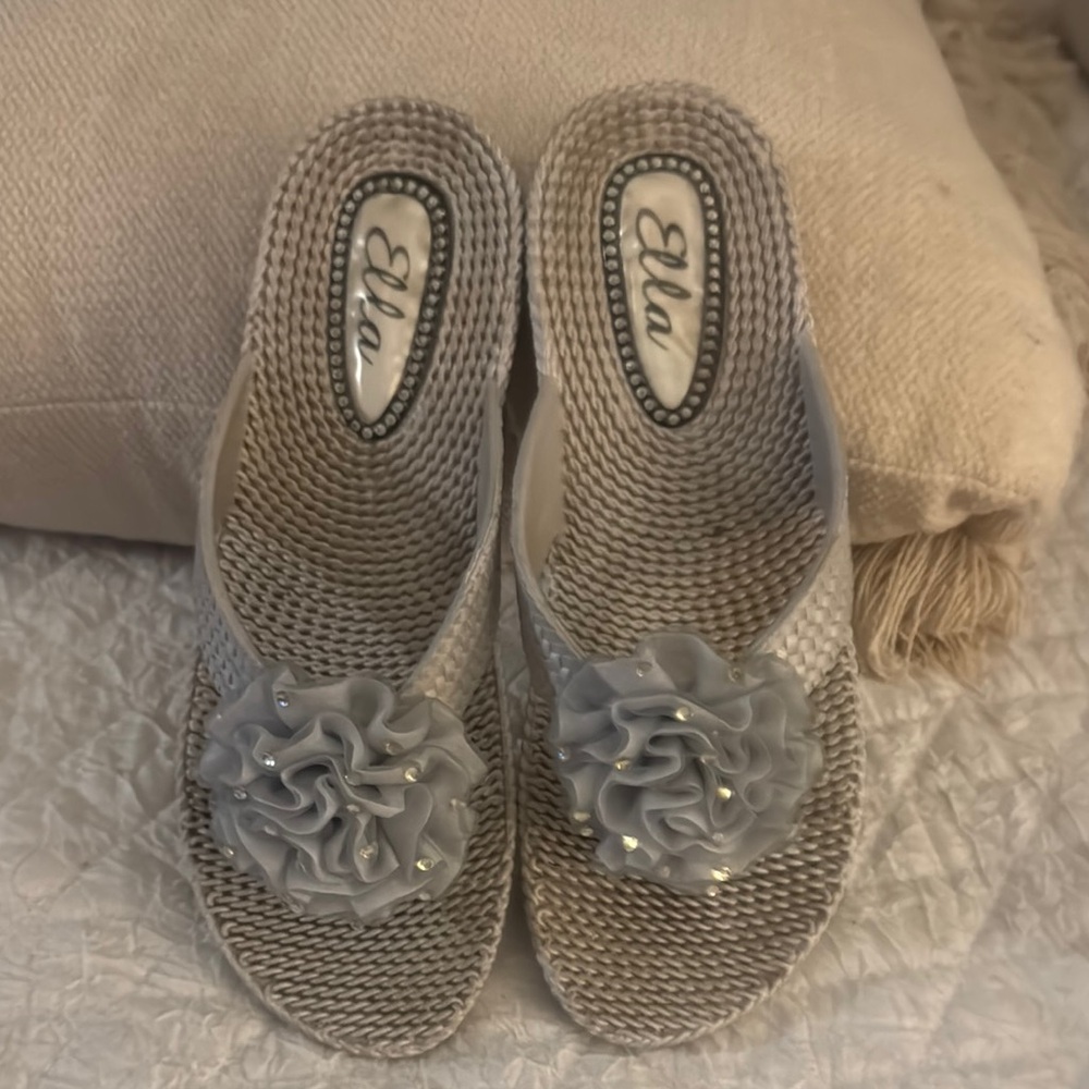Ella Women's Gray Slide Sandals